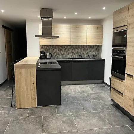 Sauna Et En Rez-de-jardin Au Pied De La Montagne
